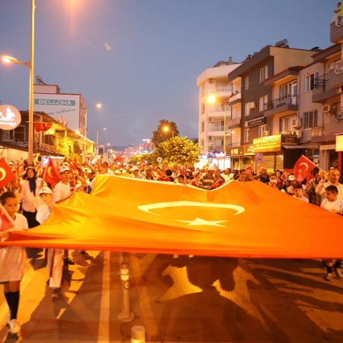15 Temmuz Demokrasi ve Milli Birlik Günü Anma Etkinlikleri kapsamında, Belediye Hizmet Binamız önünden, Cumhuriyet Meydanına kortej yürüyüşü yapıldı.