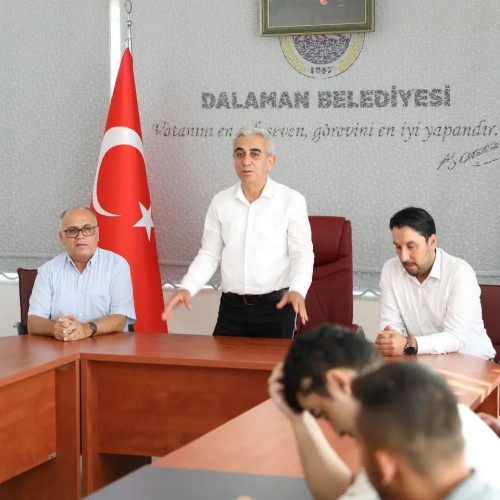 Belediye Başkanımız Muhammet Karakuş, Başkan Yardımcımız Hüseyin Ertuğrul Kurban Bayramı nedeniyle belediye personellerimiz ile bayramlaştı.
