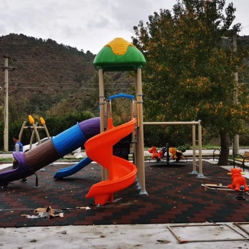 Park ve Bahçeler Müdürlüğümüze bağlı ekiplerimiz Atakent Mahallesinde çocuk parkı kurulumunu tamamladılar.