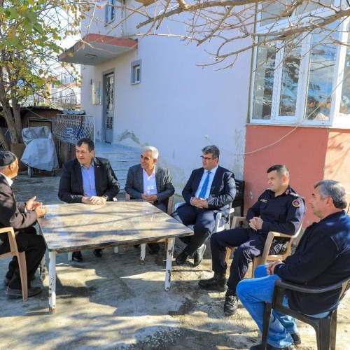 Kaymakamımız Mesut Yakuta ile Belediye Başkanımız Muhammet Karakuş ilçemiz Söğütlüyurt Mahallesi'nde hane ziyaretinde bulundular.