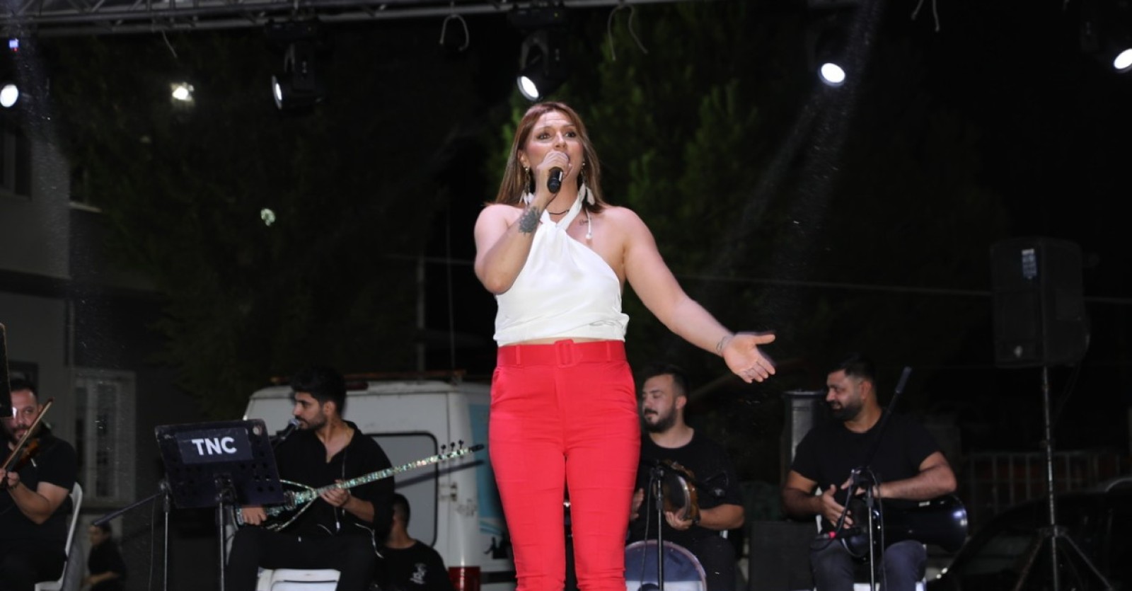 Elcik Mahallemizde Ankaralı Yasemin konseri düzenlendi.