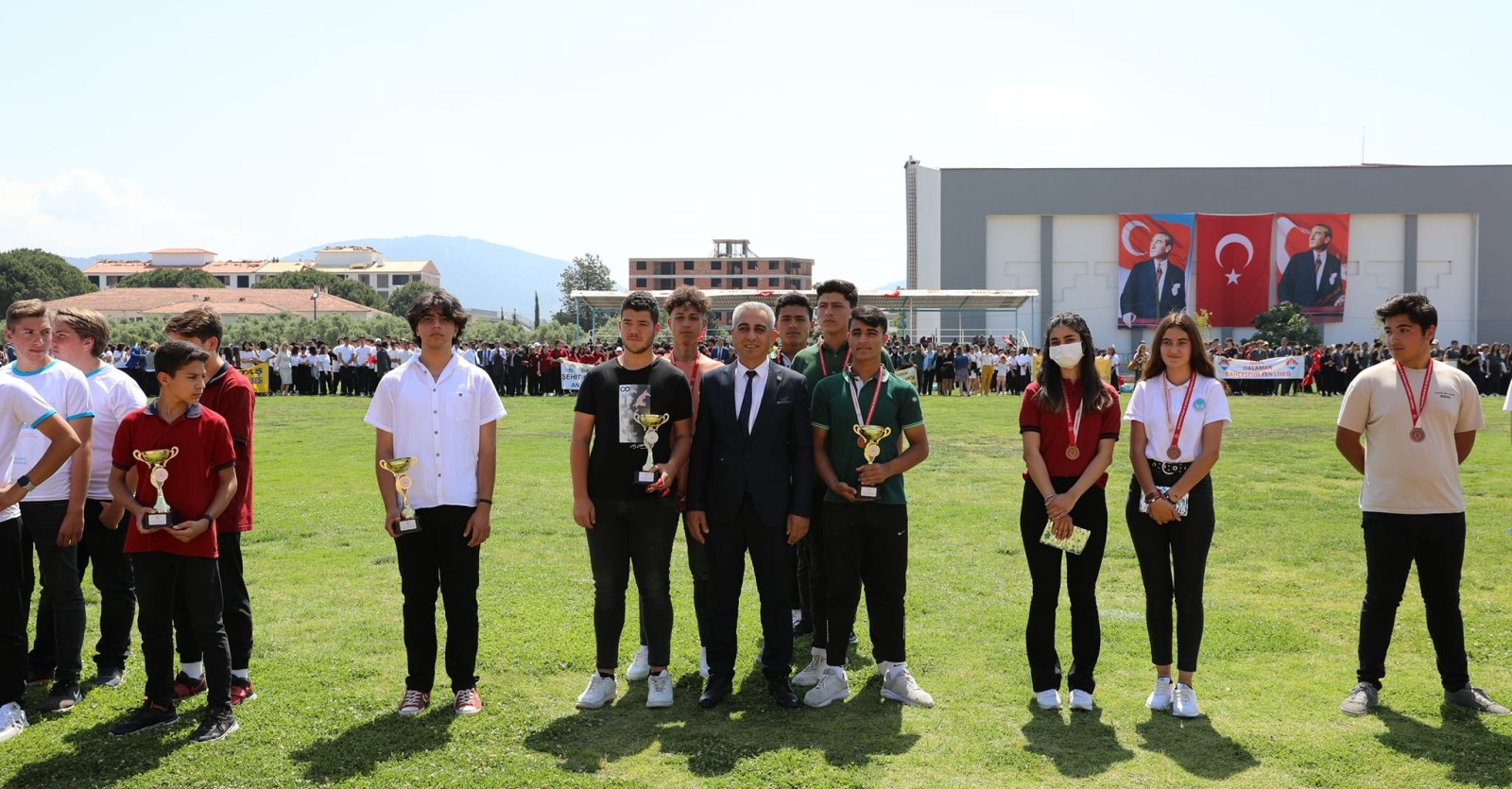 19 Mayıs Atatürk'ü Anma, Gençlik ve Spor Bayramı kapsamında İlçe Stadında tören düzenlendi.